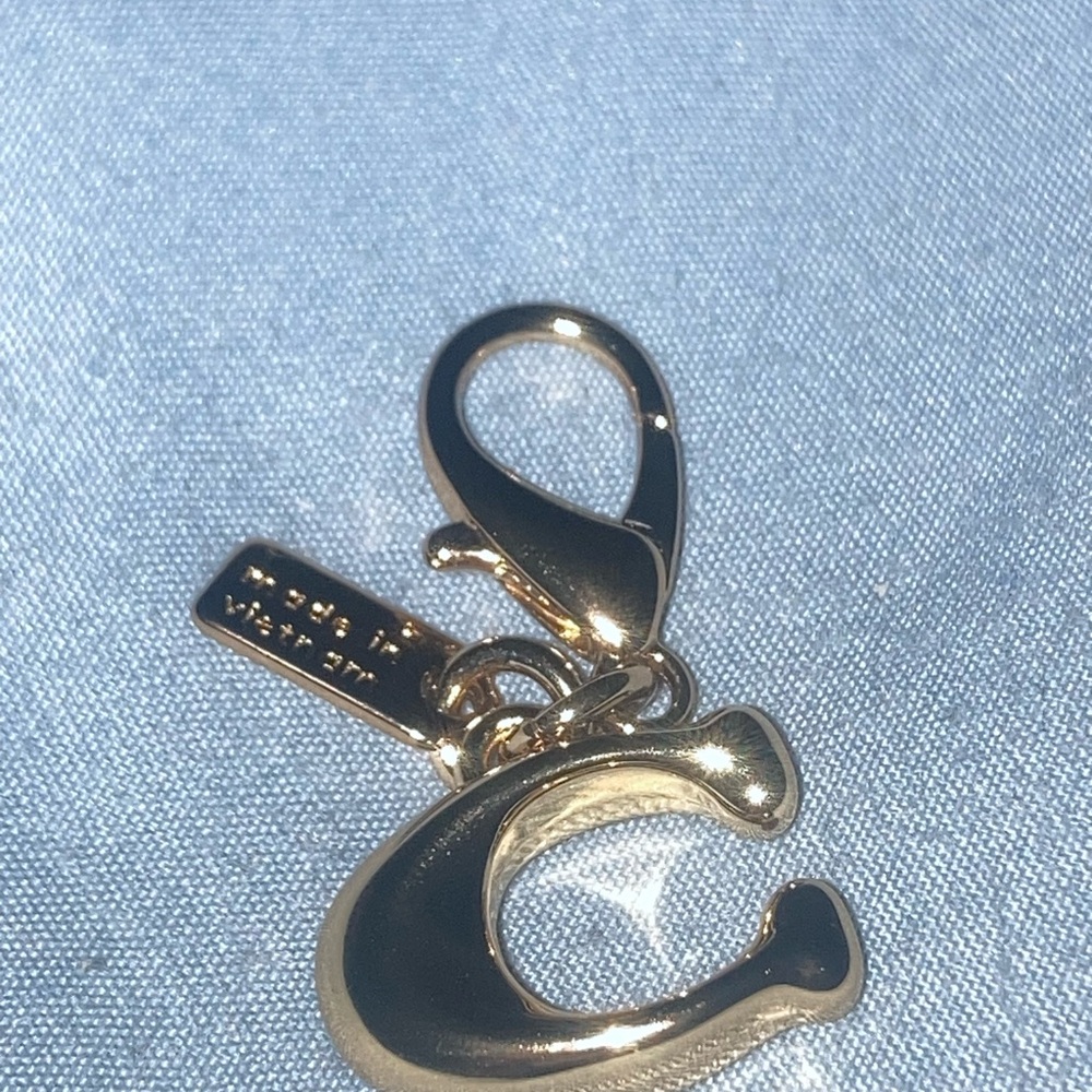 Coach Gold 'C' Charm Key Clip - Picture 2 of 4